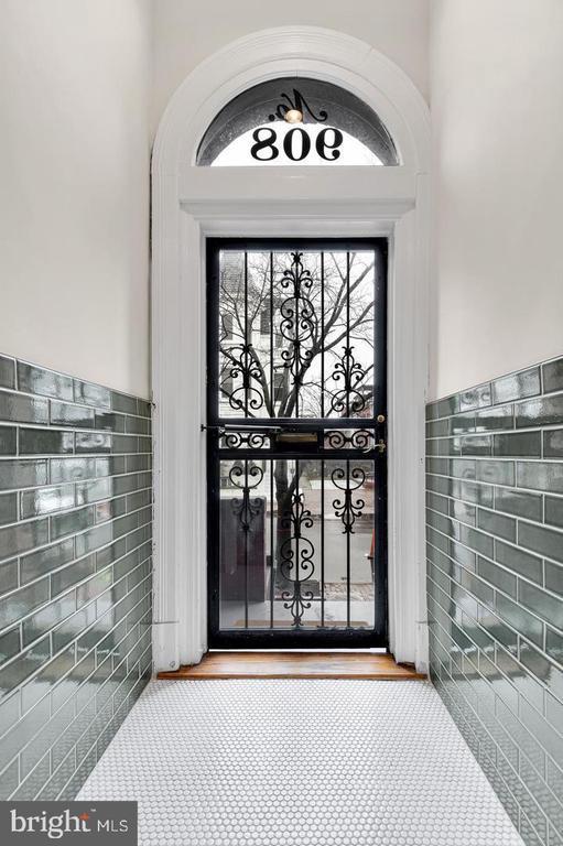 Foto del edificio - 908 Westminster St NW