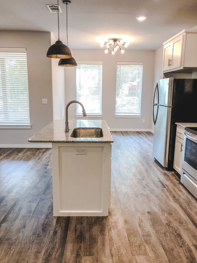 816 N Garland Ave, Fayetteville, AR 72701 Townhome Rentals in Fayetteville AR