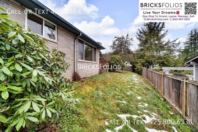 Building Photo - Charming Home Just Steps from Grass Lawn P...