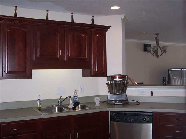 Building Photo - 1445 Frontier Dr