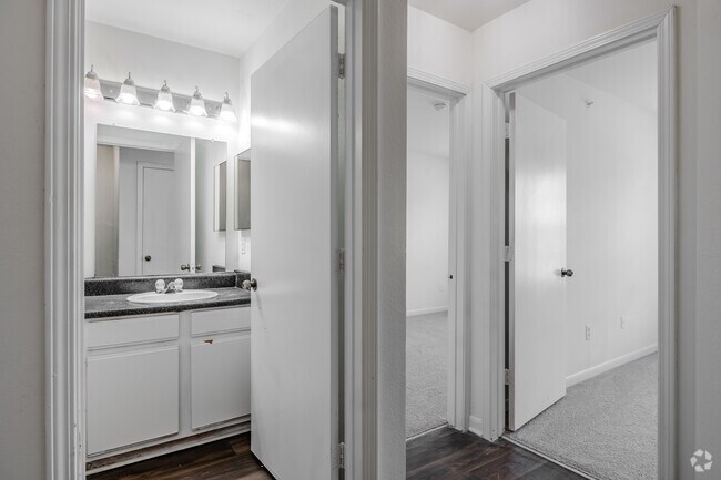 3HAB, 2BA - 1344 ft² - Pasillo - Greens at Stonecreek