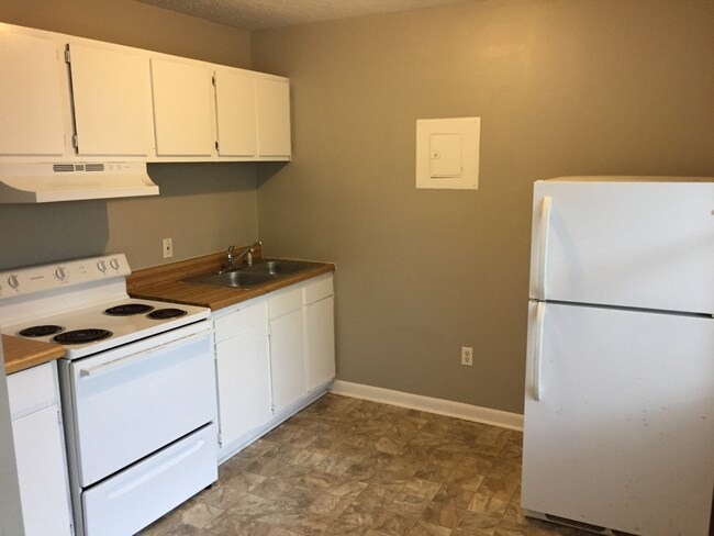 Building Photo - 128 S 3rd St (8 unit)