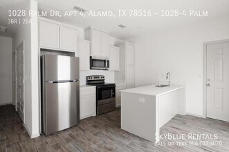 Building Photo - 1028 Palm Dr