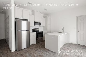 Building Photo - 1028 Palm Dr