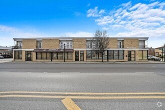 Building Photo - 8701 S Mozart Ave