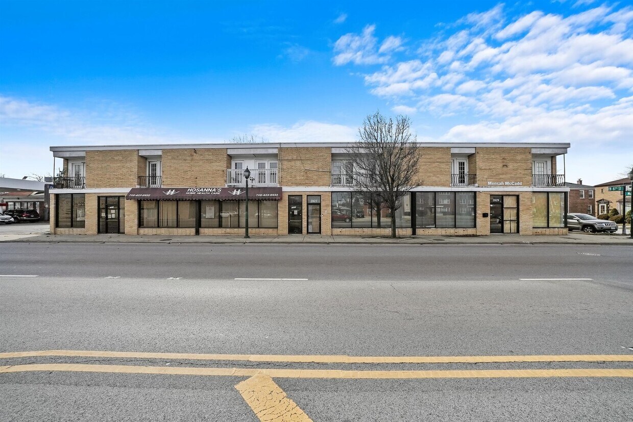 Foto principal - 8701 S Mozart Ave