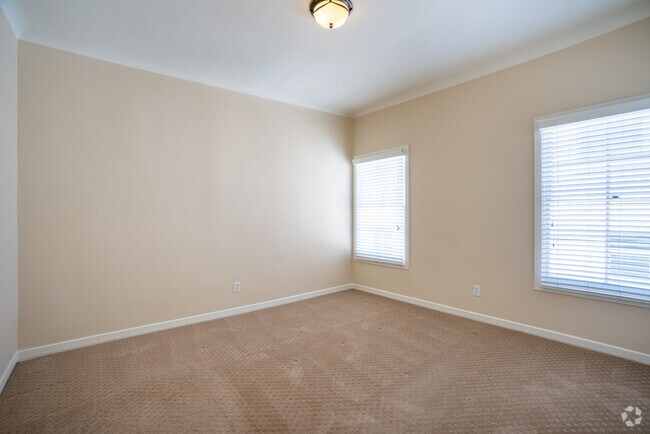 2 BR, 1.5 BA - Town House - Lindbrook Manor Apartments