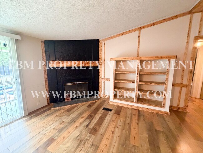 Foto del edificio - 102 Acres Loop