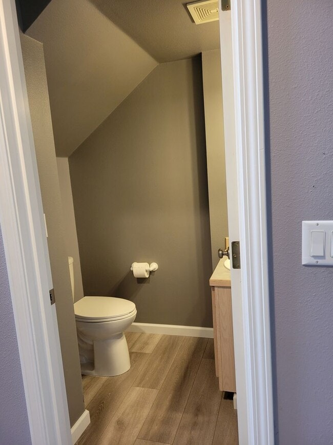 Building Photo - Two bedroom 2.5 bath townhome