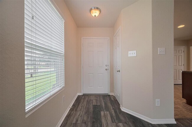 Building Photo - 2315 Zephyr Ln