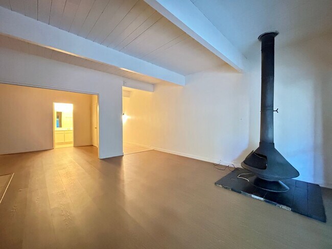 Foto del edificio - AVAILABLE NOW! 1 Bedroom 1 Bathroom Apartment in Palm Springs!!