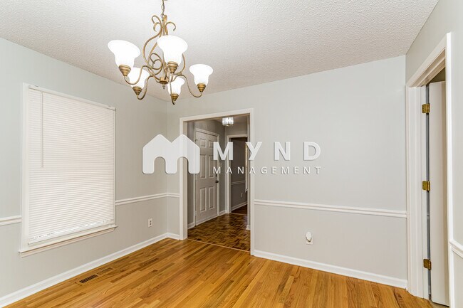 Building Photo - 220 Glaive Dr