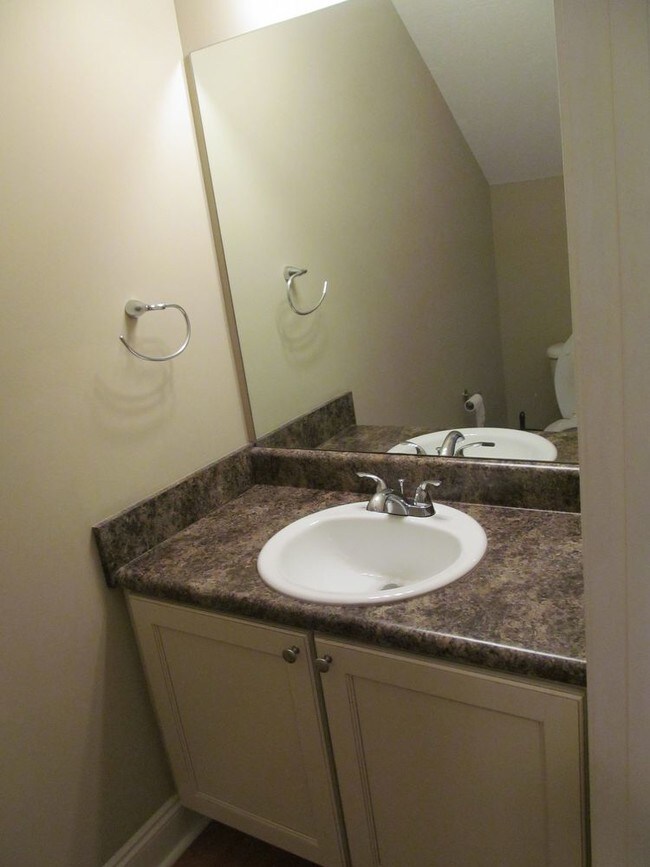 Building Photo - 7220 Quail Hollow Dr