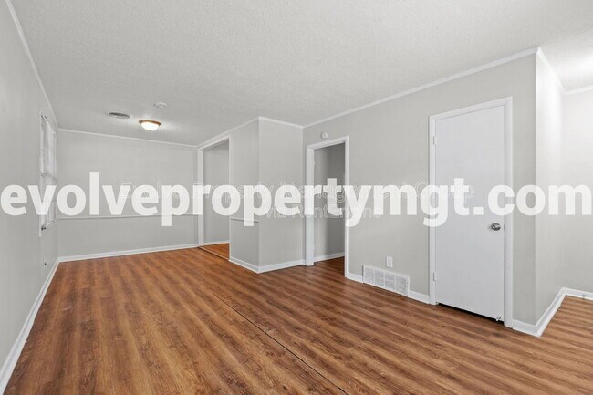 Foto del edificio - 1716 Cornelia Ln