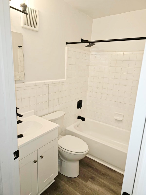 Photo - 5856 Highview Dr Apartment