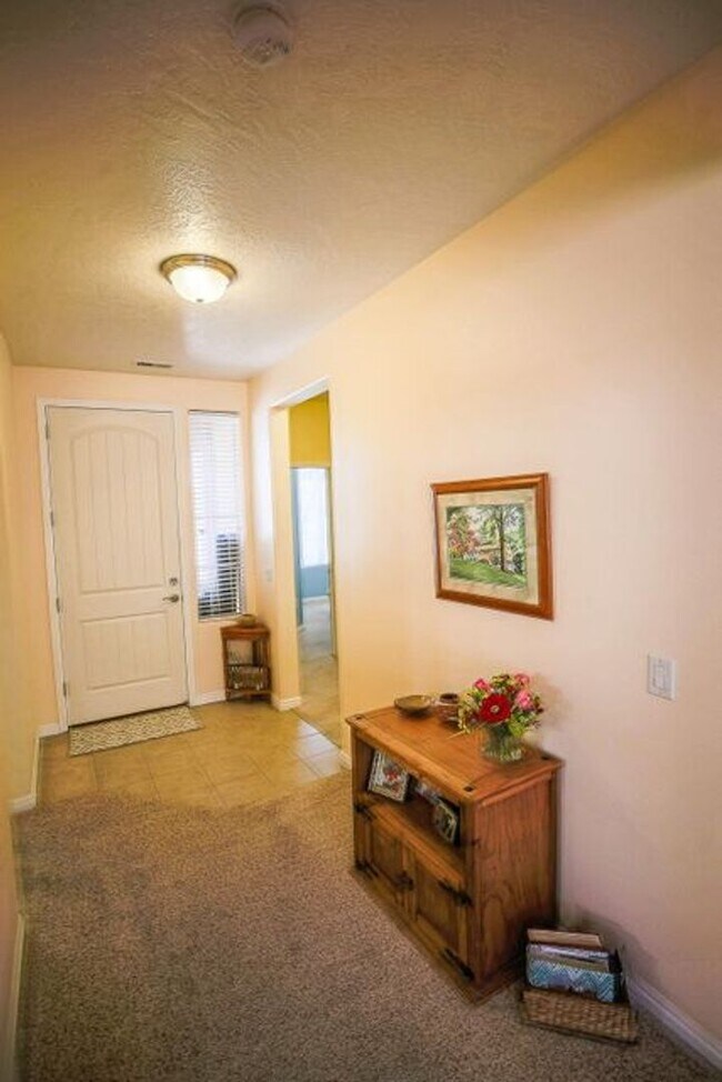 Building Photo - Coral Canyon Gem