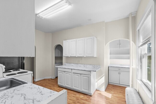 Building Photo - 152 Winchester St