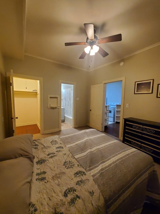 Building Photo - 1338 Main St