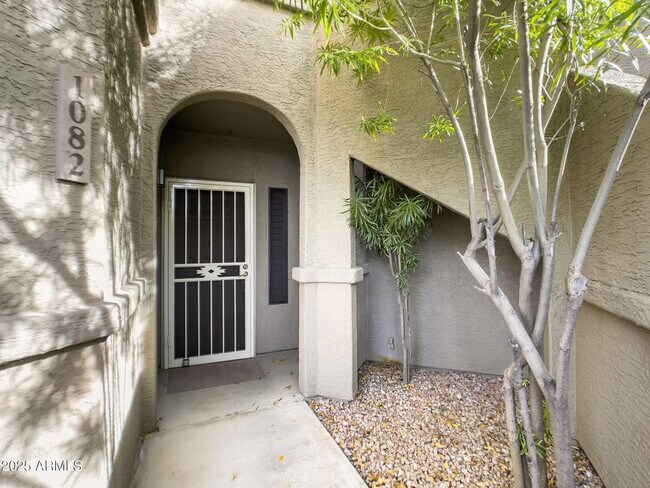 Foto del edificio - 15151 N Frank Lloyd Wright Blvd