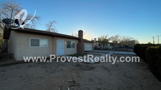 Foto del edificio - Affordable 2 Bed, 1 Bath Hesperia Home Wit...