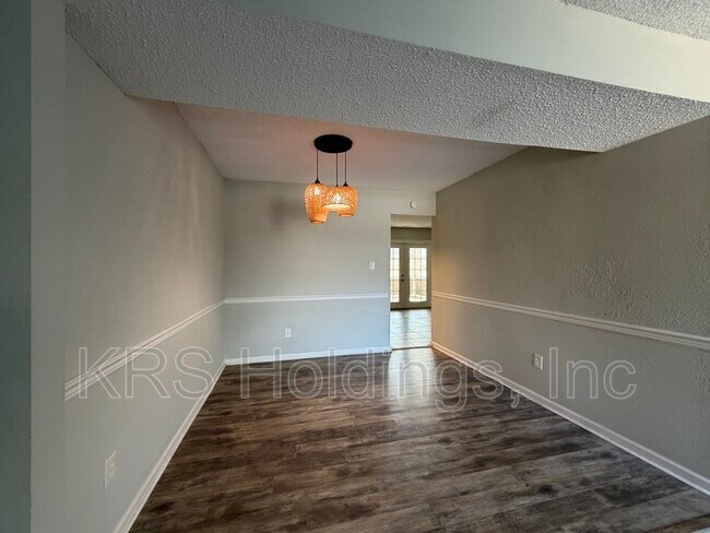 Foto del edificio - 896 Jamestown Landing Rd