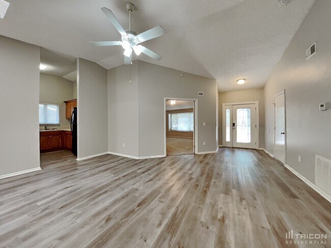 Building Photo - 1421 Rustling Oaks Dr