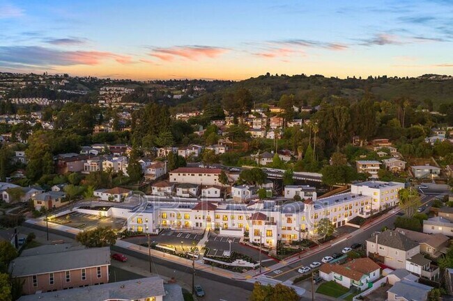 Foto del edificio - 4690 Tompkins Ave