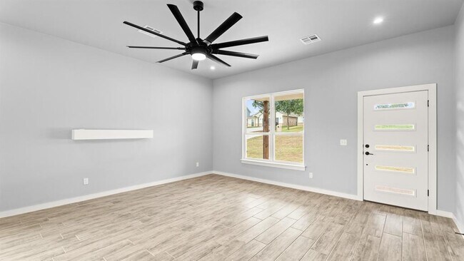 Building Photo - 308 W 3rd St