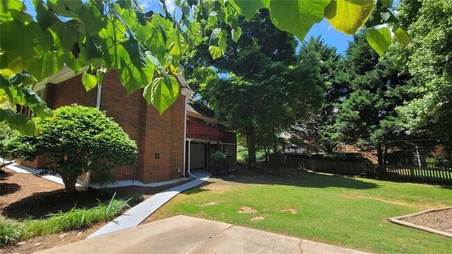 Building Photo - 5005 Johns Creek Ct