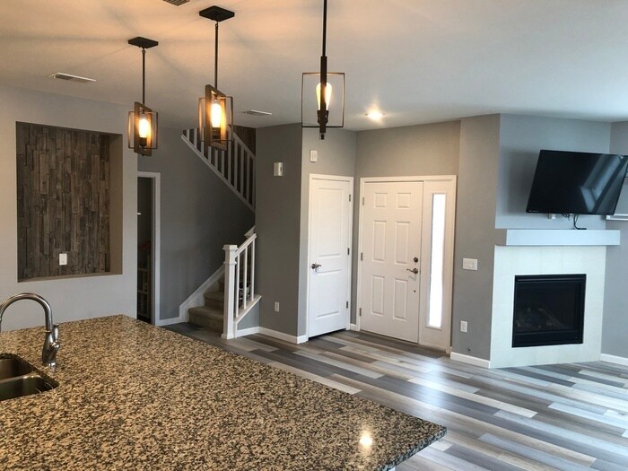 Foto principal - 24907 E Calhoun Pl