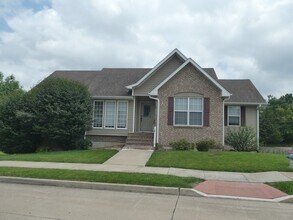 Building Photo - 2208 Limestone Ave