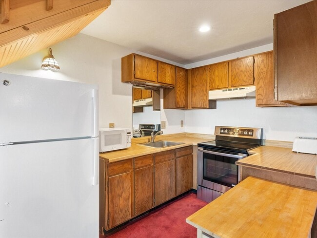 Building Photo - Seasonal or full-time Rental