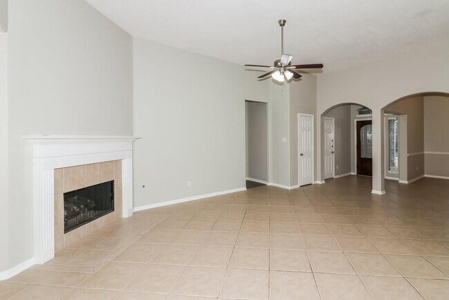 Foto del edificio - 10719 Gilford Crest Dr