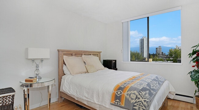 Building Photo - Breakers