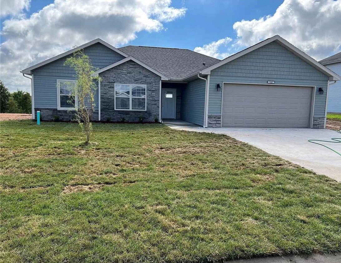 Primary Photo - 3 Bedroom/2 Bathroom Home!