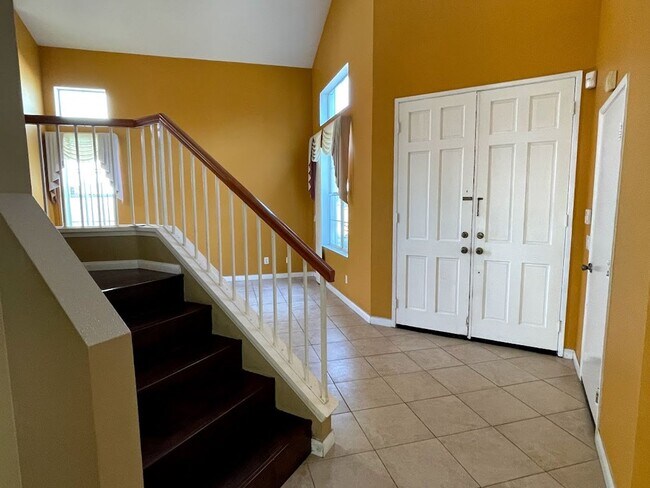 Building Photo - Spacious 4 Bedroom Santa Fe Hills Home wit...