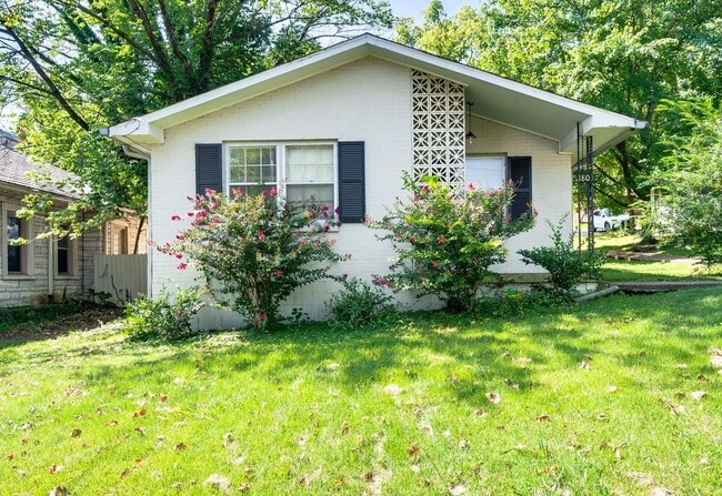 Building Photo - Amazing 2BR/1BA in the Heart of Hillsboro ...