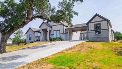 Building Photo - 104 Lazy Oak Pl