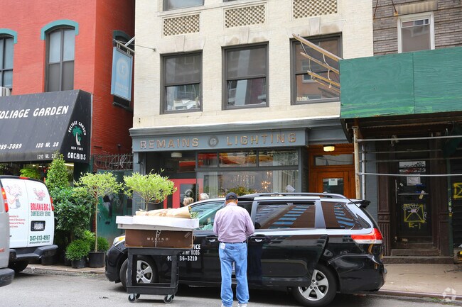 Building Photo - 130 W 28th St