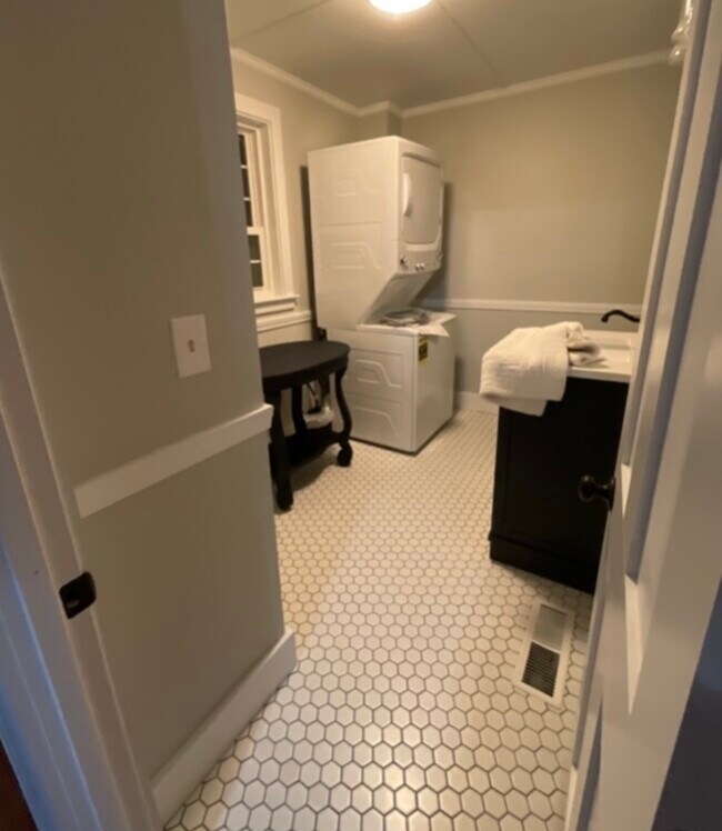 Building Photo - 20 Eaton Rd