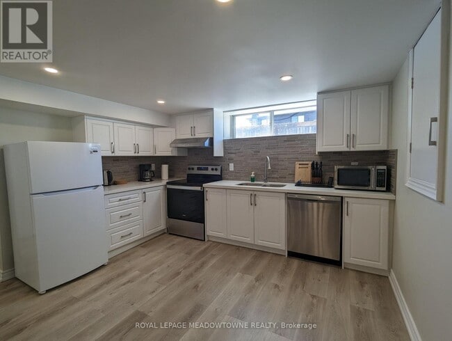 Building Photo - 240 Wellesworth Dr