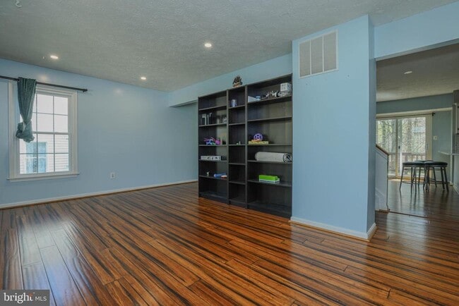 Foto del edificio - 359 Point to Point Rd