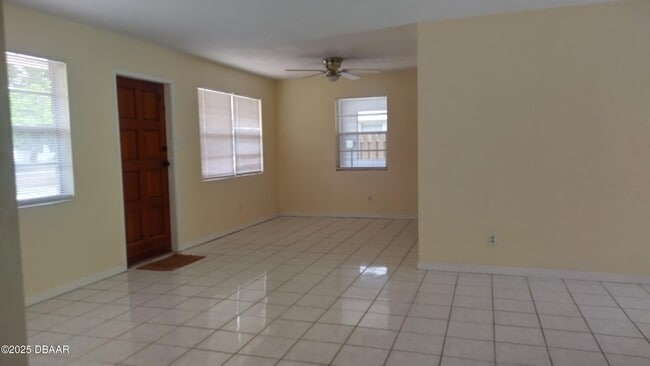 Building Photo - 525 Tarragona Way