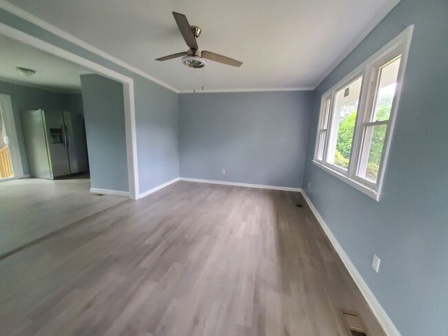 Building Photo - 972 Comet Cir