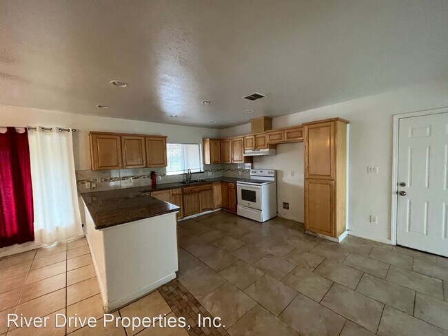 Building Photo - 4 br, 1 bath House - 6169 North Grantland