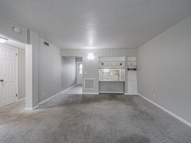 Building Photo - 677 Royal Palm Blvd