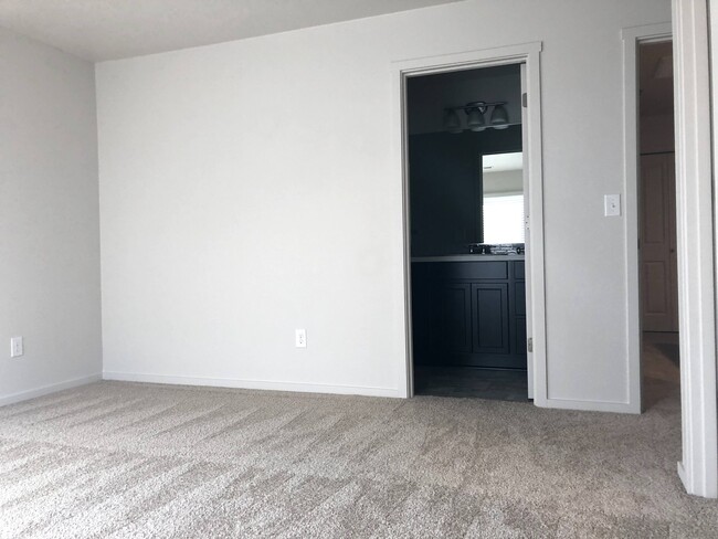 Building Photo - 2234 NE 115th Ct