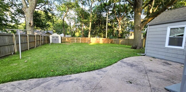 Building Photo - 7323 Glenwood Ln