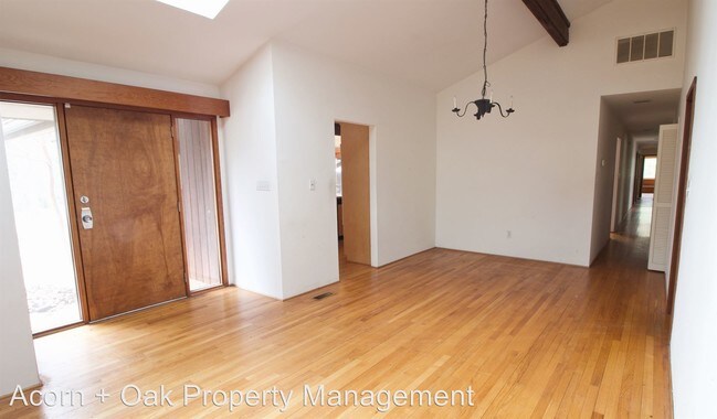 Building Photo - 5 br, 3 bath House - 604 Brookview Drive