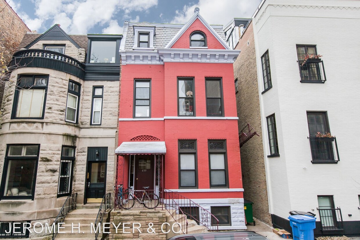 Foto principal - 439 W St James Pl
